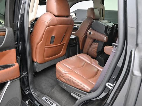 Used 2017 Cadillac Escalade Premium Luxury RWD image 25