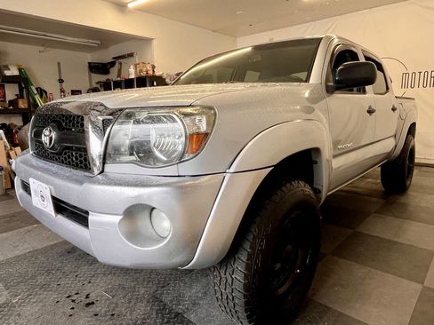 Used 2011 Toyota Tacoma 4x4 Double Cab w/ TRD Off-Road Pkg w/JBL Audio image 8