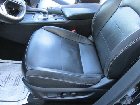 Used 2018 Land Rover Range Rover Velar S image 26