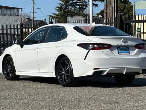 Used 2024 Toyota Camry SE image 6
