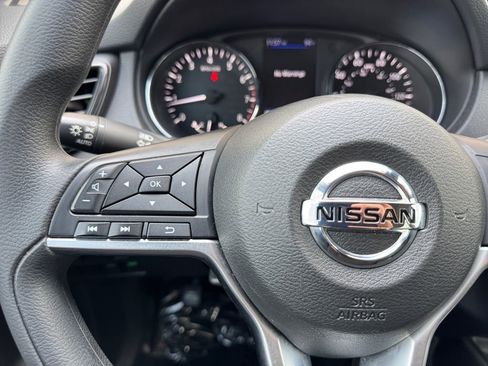 Used 2020 Nissan Rogue S image 22