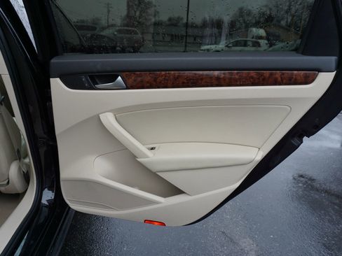 Used 2012 Volkswagen Passat TDI SEL Premium image 21