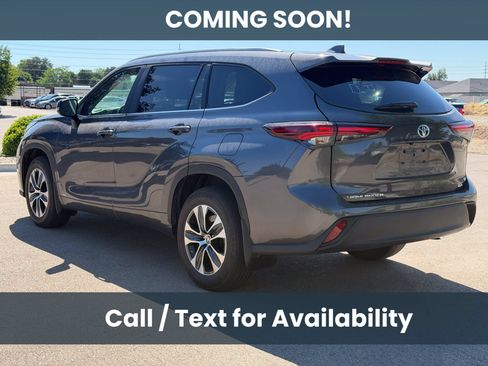 Used 2024 Toyota Highlander XLE AWD/4WD image 7