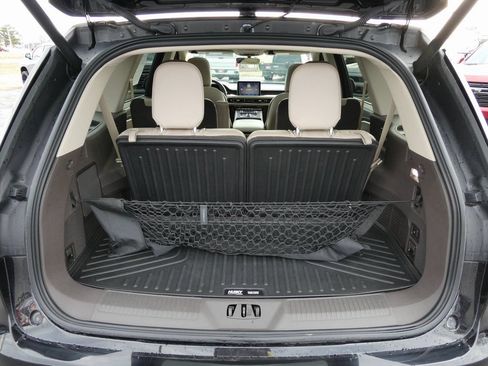 Used 2024 Lincoln Aviator Reserve w/ Equipment Group 201A AWD/4WD image 17
