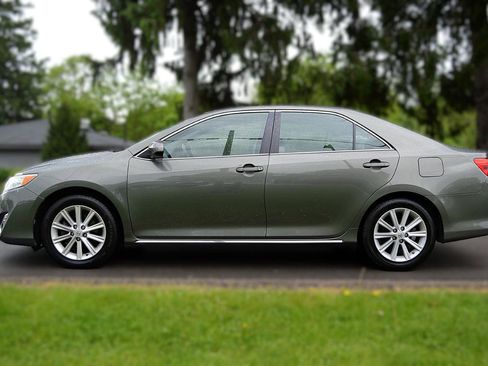 Used 2014 Toyota Camry XLE FWD image 8