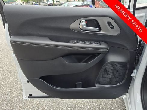 New 2027 Chrysler Pacifica Select FWD image 7