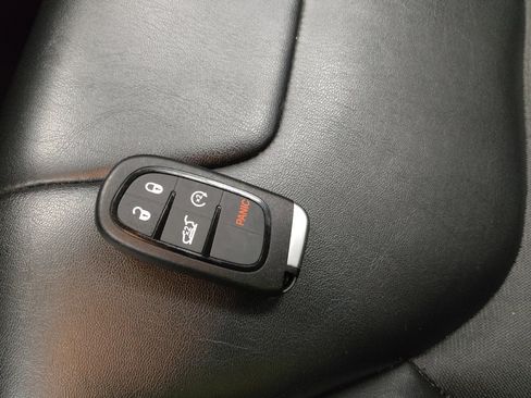 Used 2019 Jeep Cherokee Latitude Plus image 32