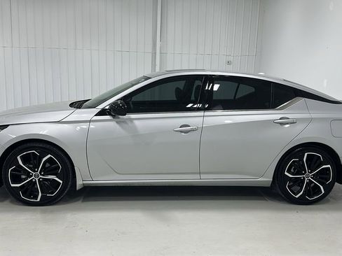 Used 2023 Nissan Altima 2.5 SR w/ SR Premium Package FWD image 1