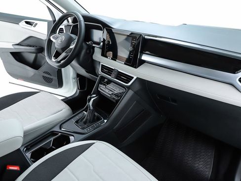New 2026 Volkswagen Taos SE image 32