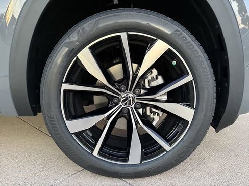 New 2025 Volkswagen Atlas SEL Premium R-Line image 28