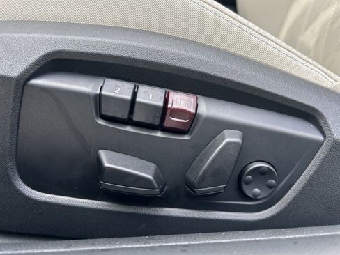 Used 2025 MINI Cooper 2-Door Hardtop image 27