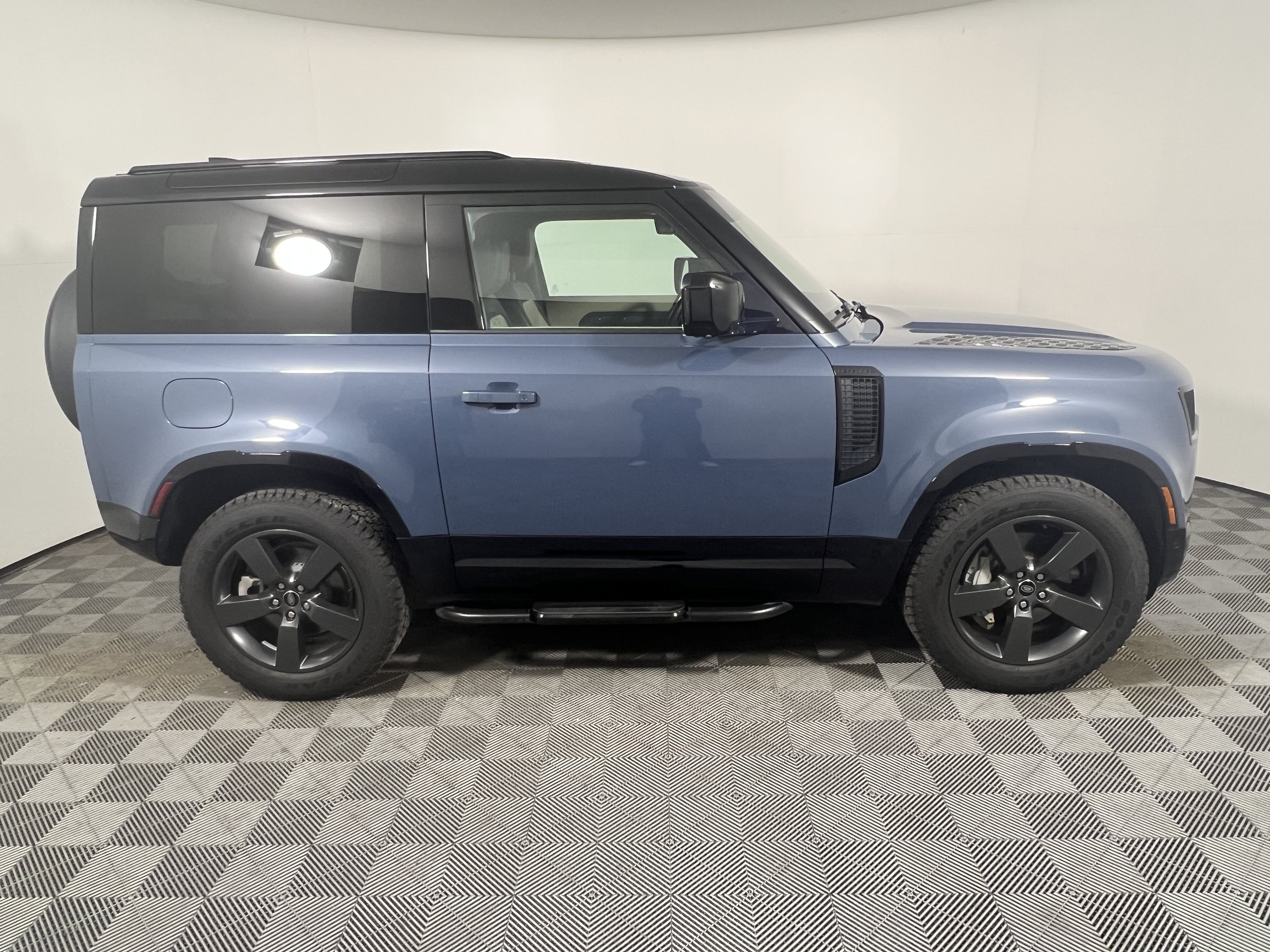 Used 2022 Land Rover Defender 90 X-Dynamic SE AWD/4WD image 6