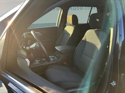 Used 2023 Chevrolet Traverse LT image 23