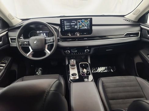 Used 2025 Mitsubishi Outlander SE image 21