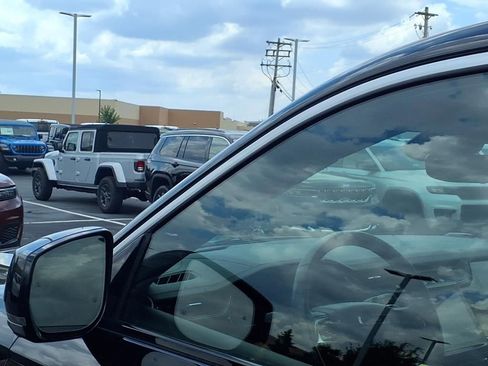 Certified 2022 Jeep Grand Cherokee Summit image 27