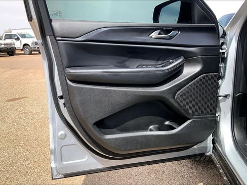 Used 2025 Jeep Grand Cherokee L Laredo image 22