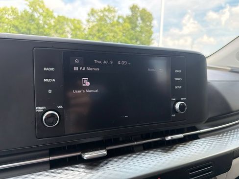 Used 2024 Kia Carnival LX FWD image 31