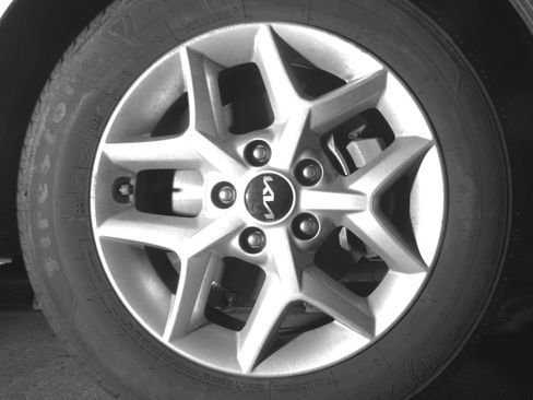 Used 2025 Kia Soul LX w/ LX Technology Package image 13