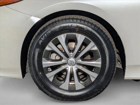 Used 2018 Toyota Prius Prime Premium image 22