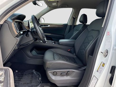Used 2025 Volkswagen Atlas SE FWD image 23