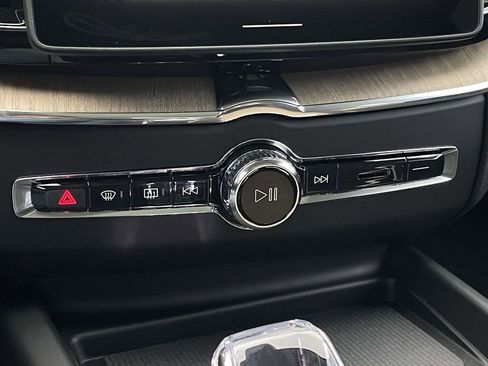 New 2026 Volvo XC60 B5 Ultra w/ Protection Package Premier image 17