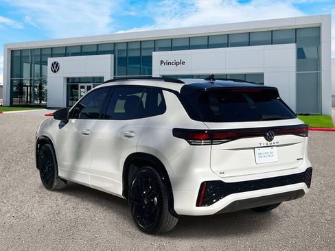 New 2026 Volkswagen Tiguan SE R-Line FWD image 4