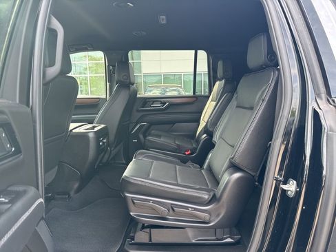 Used 2025 GMC Yukon XL Denali AWD/4WD image 27