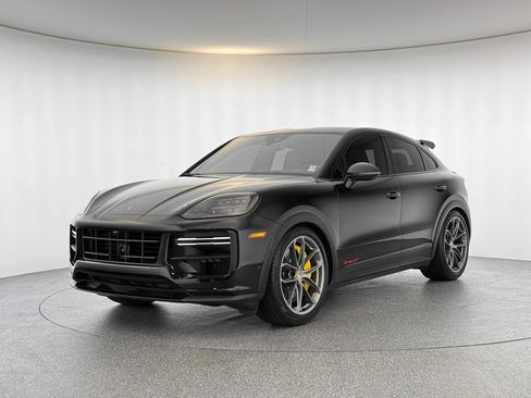Used 2024 Porsche Cayenne Turbo GT image 1