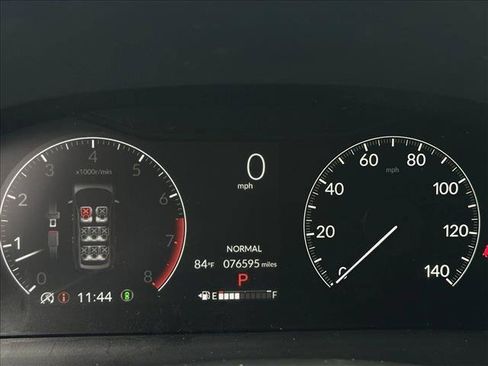Used 2024 Honda Pilot Touring image 12