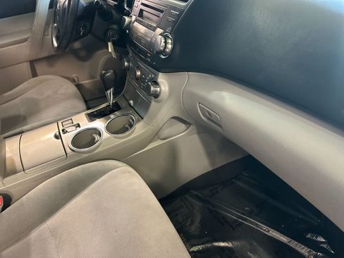 Used 2012 Toyota Highlander FWD image 18