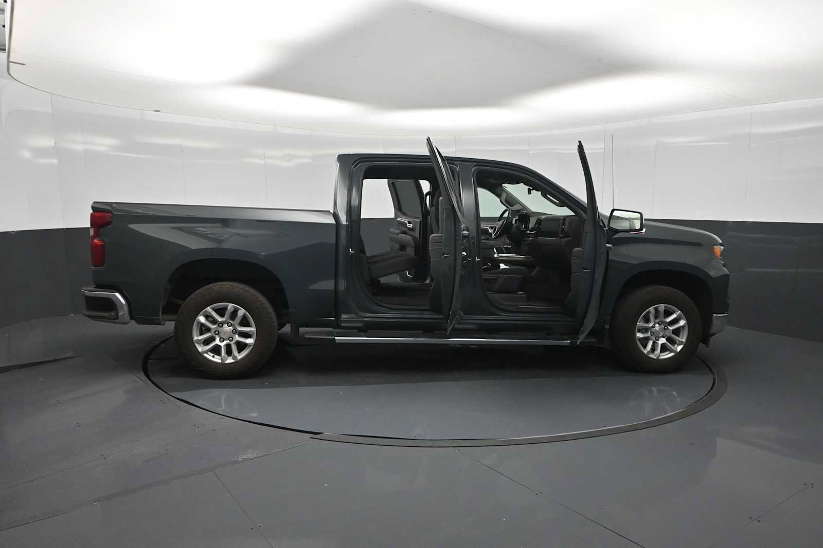 Used 2025 Chevrolet Silverado 1500 LT w/ Z71 Off-Road Package AWD/4WD image 34