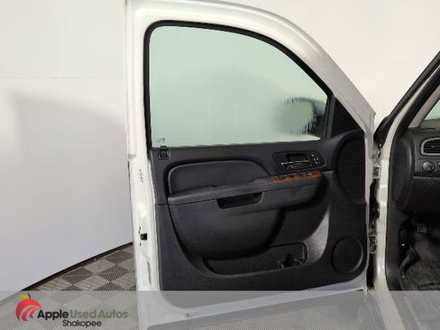 Used 2011 Chevrolet Tahoe LTZ image 9