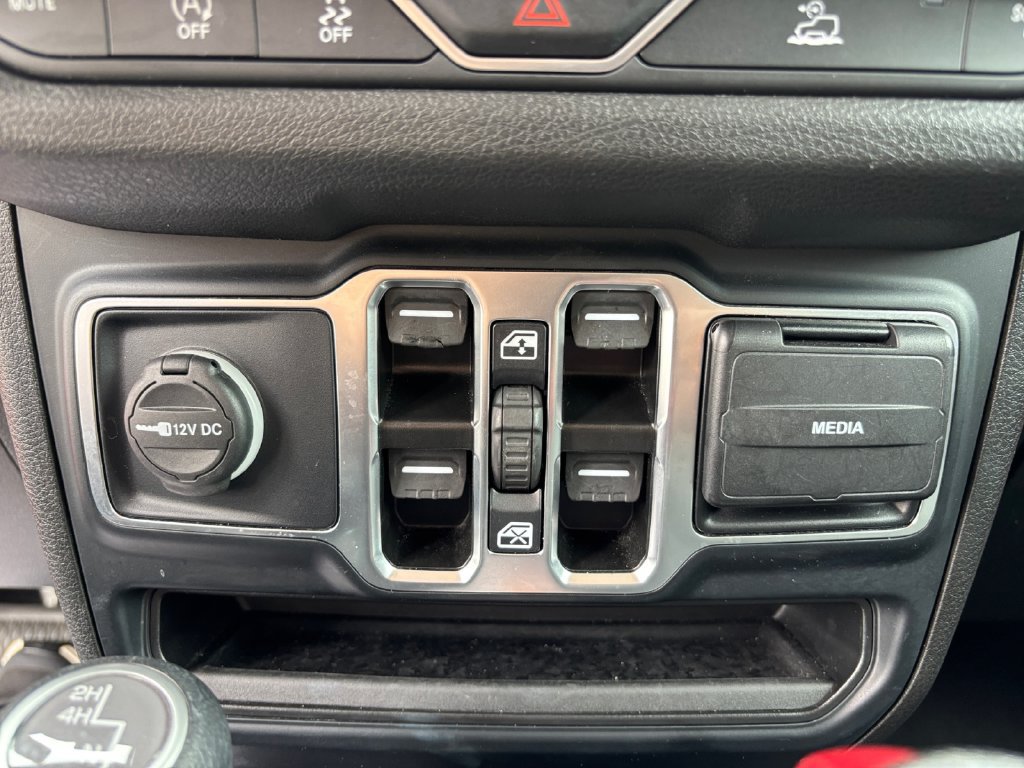 Used 2024 Jeep Wrangler Unlimited Sport AWD/4WD image 27