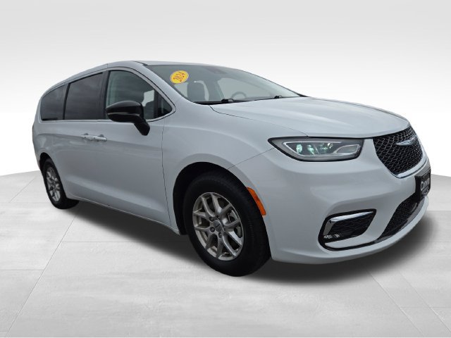 Used 2024 Chrysler Pacifica Touring-L FWD image 1