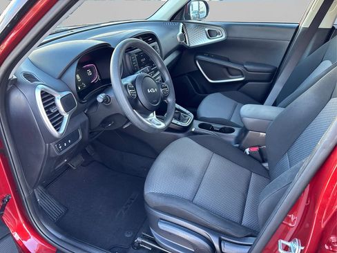 Certified 2025 Kia Soul LX image 9
