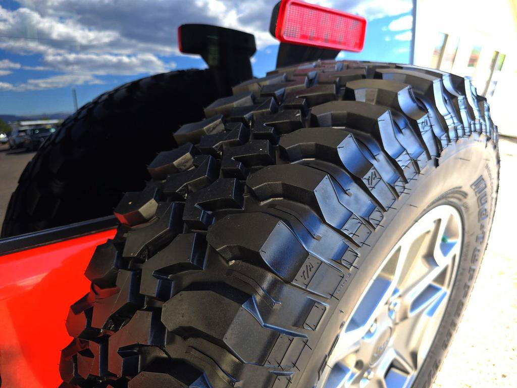 Used 2015 Jeep Wrangler Unlimited Rubicon w/ Connectivity Group AWD/4WD image 40