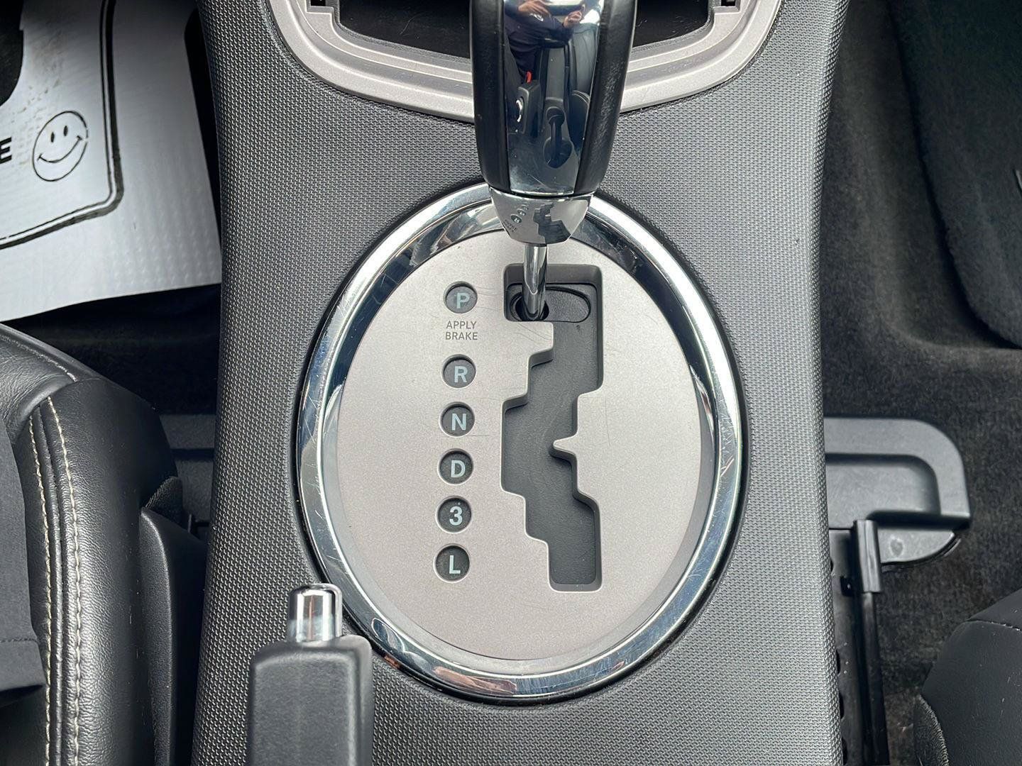 Used 2010 Chrysler Sebring Limited FWD image 19