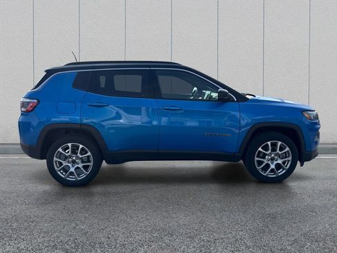 Used 2025 Jeep Compass Limited AWD/4WD image 8