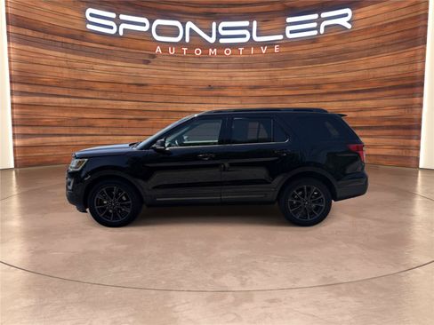 Used 2017 Ford Explorer XLT w/ Equipment Group 202A AWD/4WD image 2