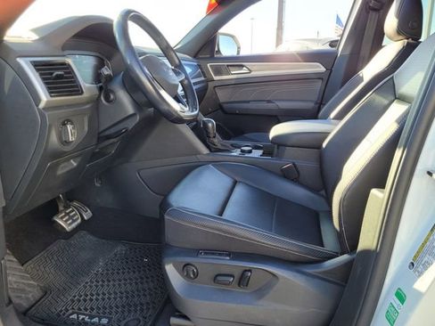 Used 2022 Volkswagen Atlas Cross Sport SEL R-Line image 4