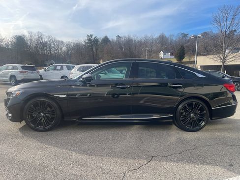 Used 2018 Honda Accord Touring image 6