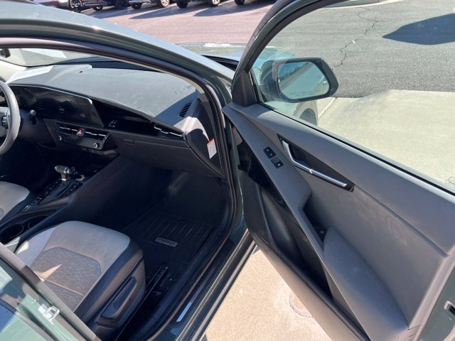 Used 2024 Kia Niro FWD image 28