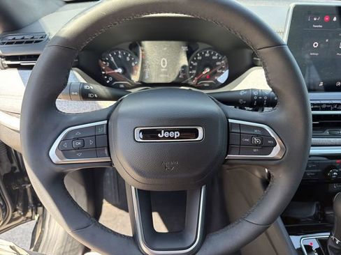 Used 2023 Jeep Compass Latitude AWD/4WD image 16