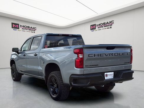 Used 2024 Chevrolet Silverado 1500 Custom Trail Boss w/ Dark Appearance Package AWD/4WD image 5