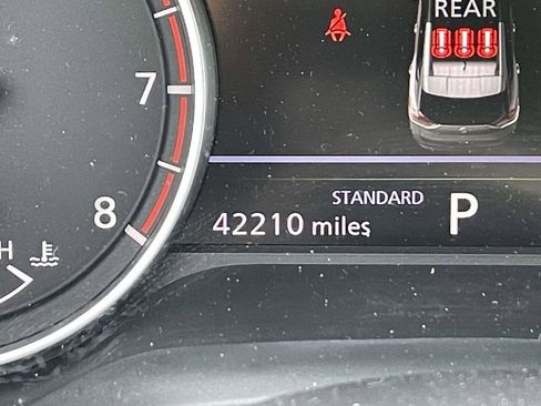 Used 2023 Nissan Rogue S image 23