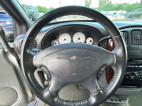 Used 2004 Chrysler Town & Country Touring FWD image 23