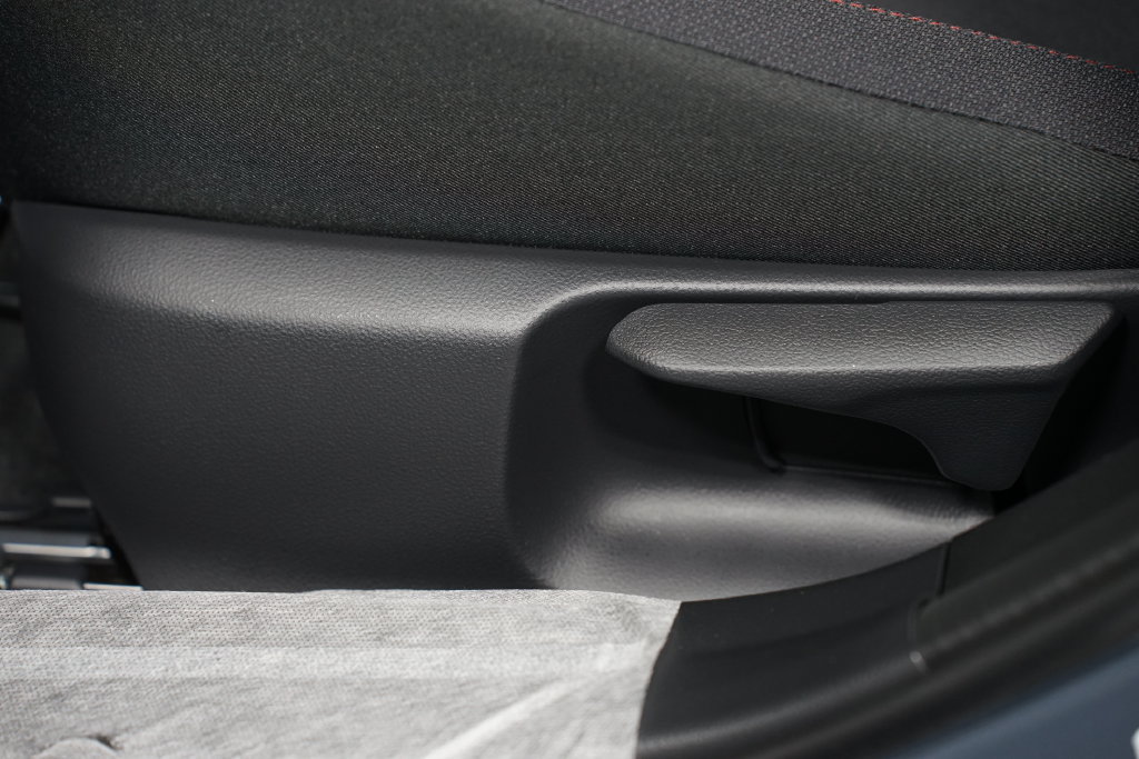 New 2027 Toyota Prius Plug-In Hybrid FWD image 31