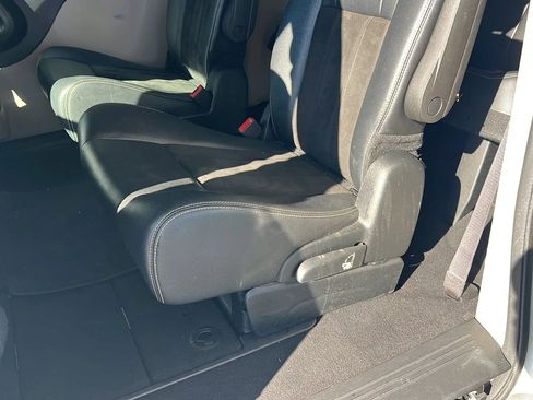 Used 2019 Dodge Grand Caravan SXT image 37