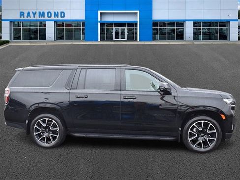 Certified 2022 Chevrolet Suburban RST w/ Sport Performance Package image 2