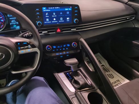 Used 2022 Hyundai Elantra SEL image 19